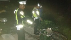 Sat Lantas Polres Mesuji Melakukan Evakuasi Korban Kecelakaan Lalu Lintas
